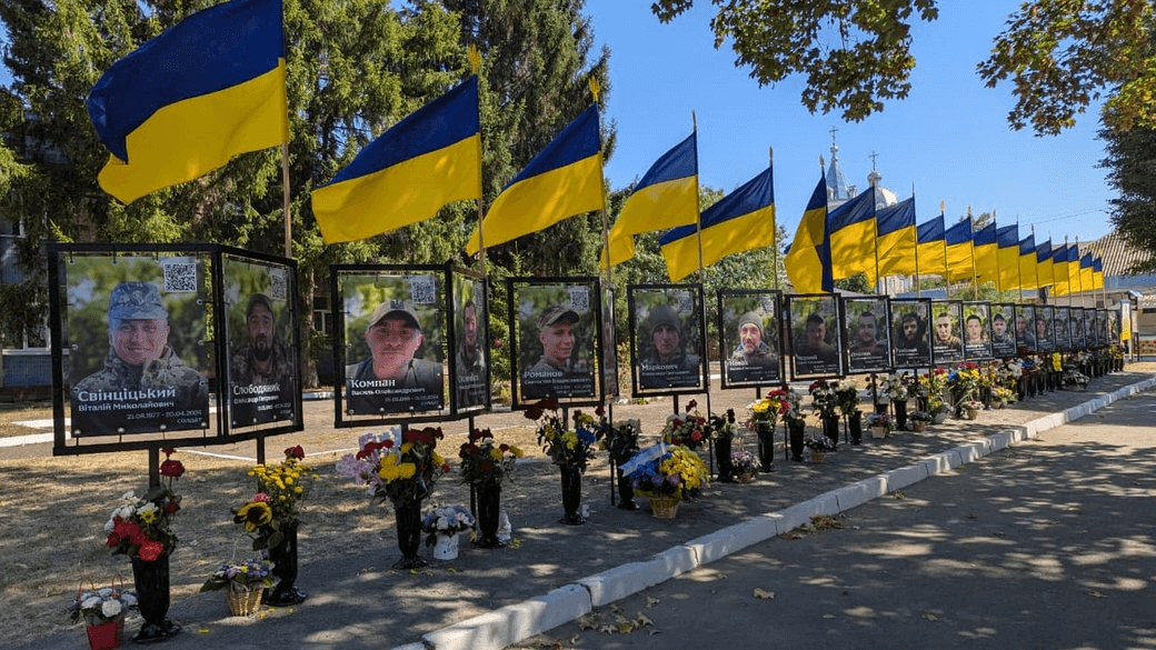 У Звенигородці відкрили Алею Героїв: увічнили пам’ять 47 воїнів