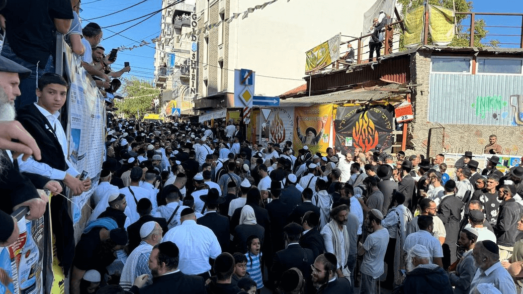 Тисячі хасидів в Умані одночасно помолилися за Україну