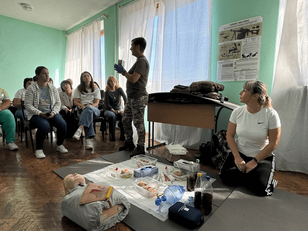 У Черкасах працівники центру зайнятості опанували навички домедичної допомоги