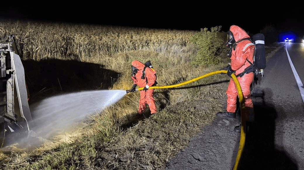 На Черкащині перекинулась вантажівка з хлором: розлилося 13 тонн небезпечної речовини