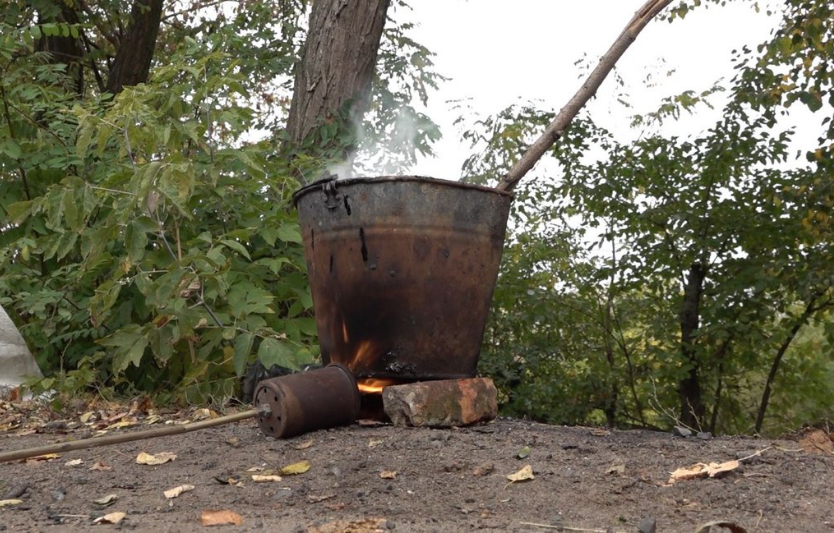 Мешканці Івківців самі взялися за ремонт дороги